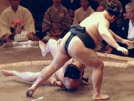 Takanohana marks 2nd win at autumn sumo tournament